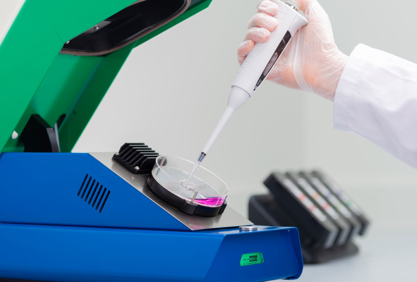 LigandTracer Green in use in a research laboratory